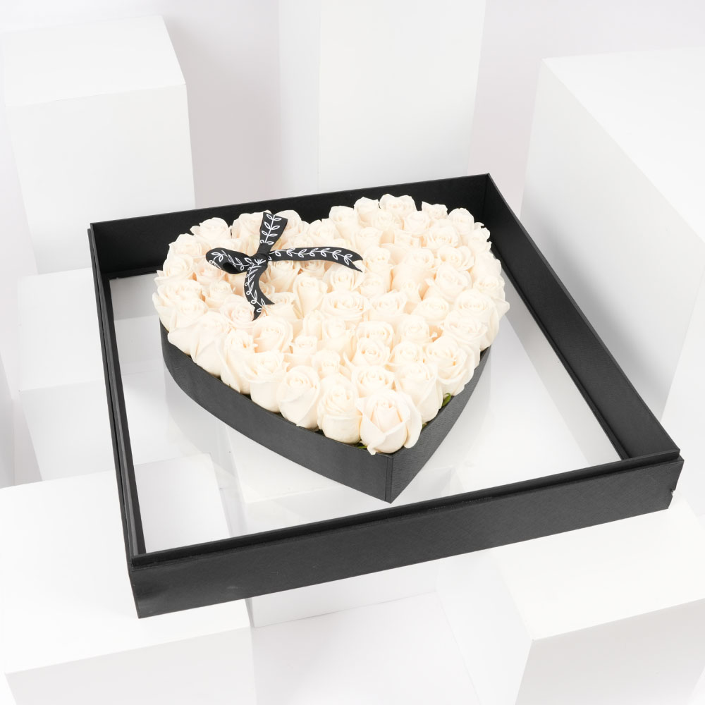 جوري بيضاء | على شكل قلب