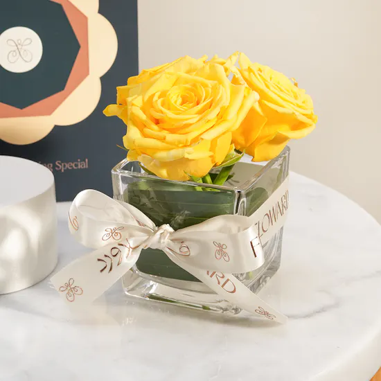 Floward Card | Sunlit Roses Vase