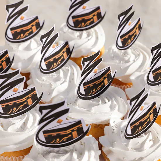 Floward Hajj Mabroor Cupcakes | Blessed Journey Blooms