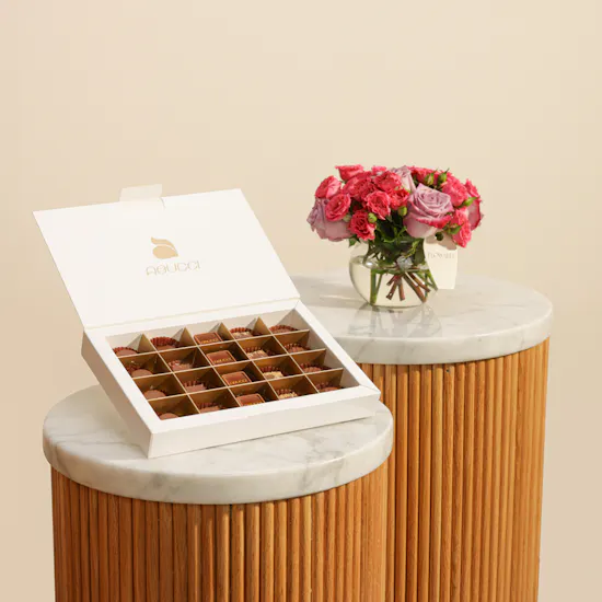 Abucci Classic Chocolate Box | Timeless Charm Flowers Vase