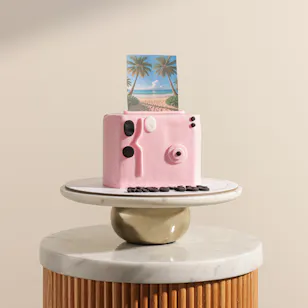 كيك الكاميرا المخصصة بالصورة بالون الوردي من فلاورد كيك الكاميرا المخصصة بالصورة بالون الوردي من فلاورد