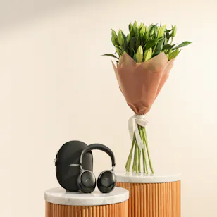 Bose Quietcomfort Noise Cancelling Headphones | Lilies Bouquet