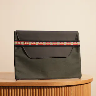 Kaseb Tuwaiq Leather Pouch 