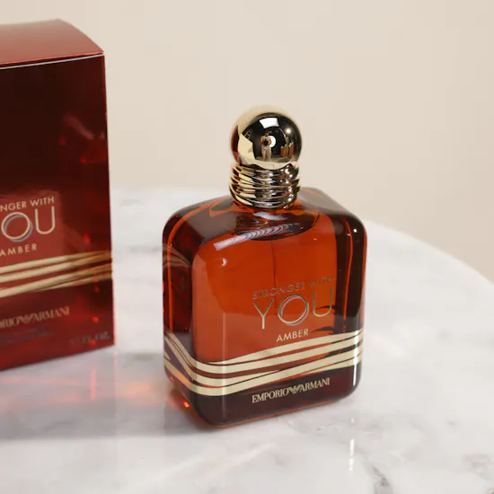عطر سترونغر ويذ يو أمبر او دى بارفيوم للجنسين من إمبوريو أرماني | 100 مل