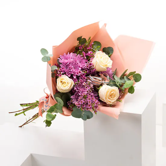 Omani Woman Delight | Flowers & Chocolates