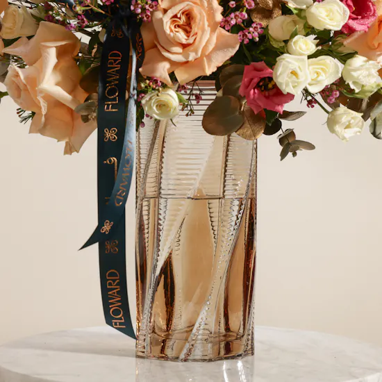 مزهرية زهور همس الأناقة
