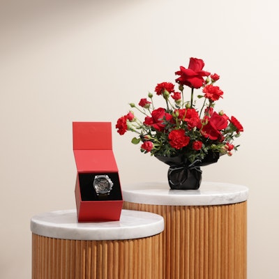 ساعة امبرس للرجال من هوغو | باقة زهور حمراء