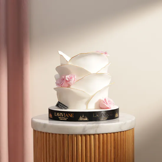 كيك بهجة ورود الخطوبة من لاڤيڤيان