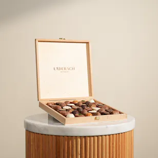 Läderach Elegant Chocolates Wood Box Läderach Elegant Chocolates Wood Box