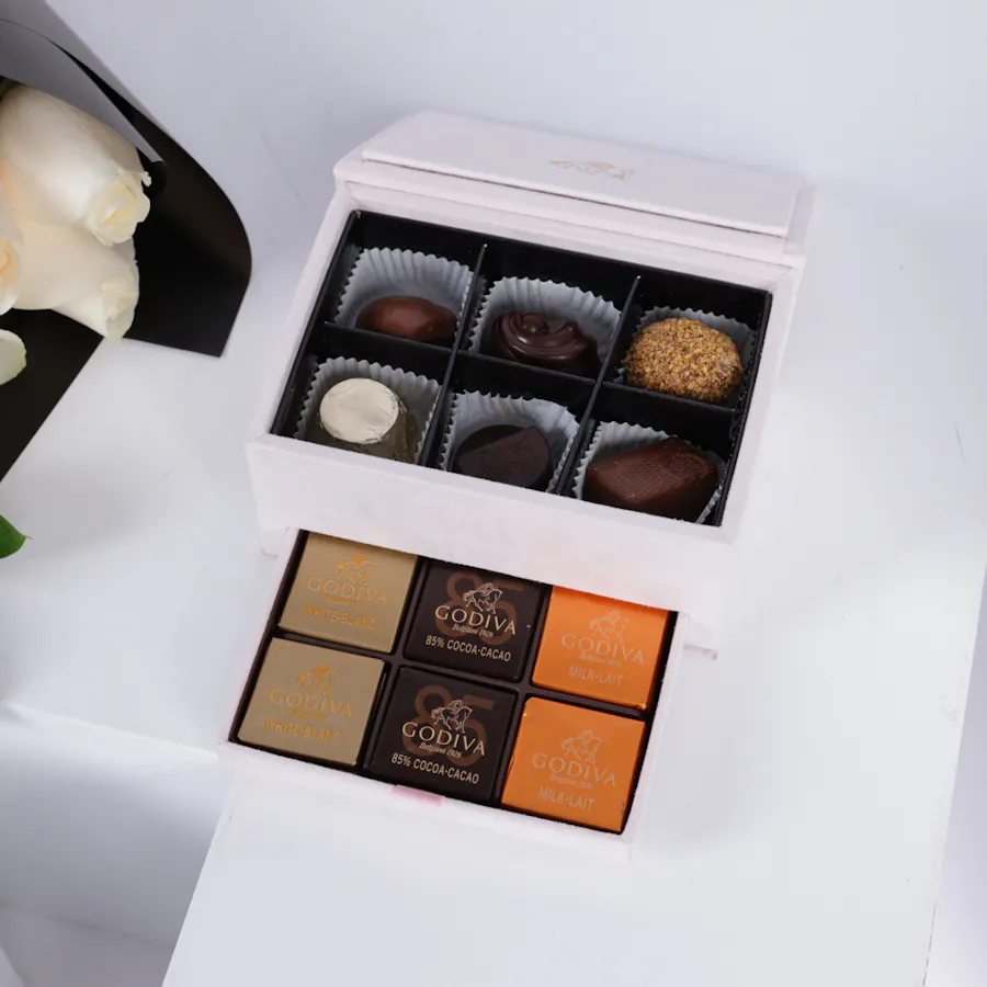 Godiva Royal Mini Box | White Roses 3