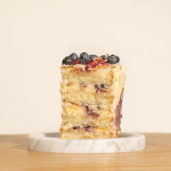 Nola Vanilla Blueberry Cake | Pink Roses Bouquet