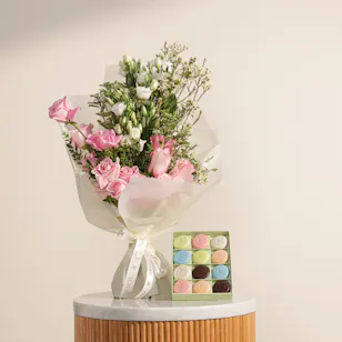 Ladurée Iconic Selection Eugénie Box | Delight Bouquet