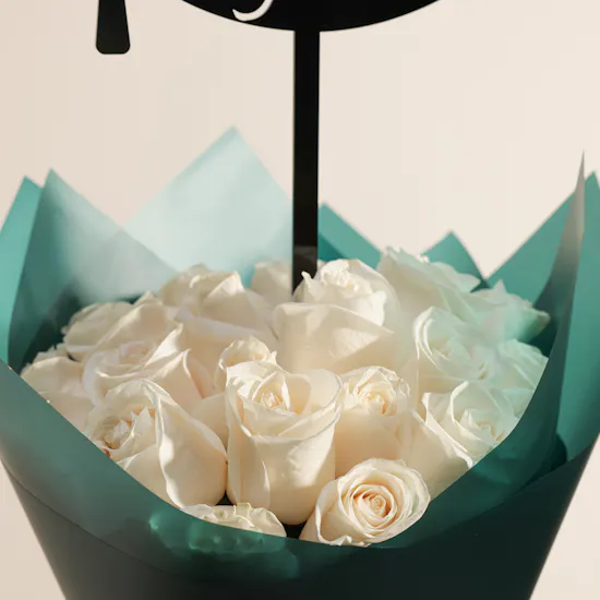 Ah Vint Perfume Set for Women | Congrats Grad Rose Bouquet