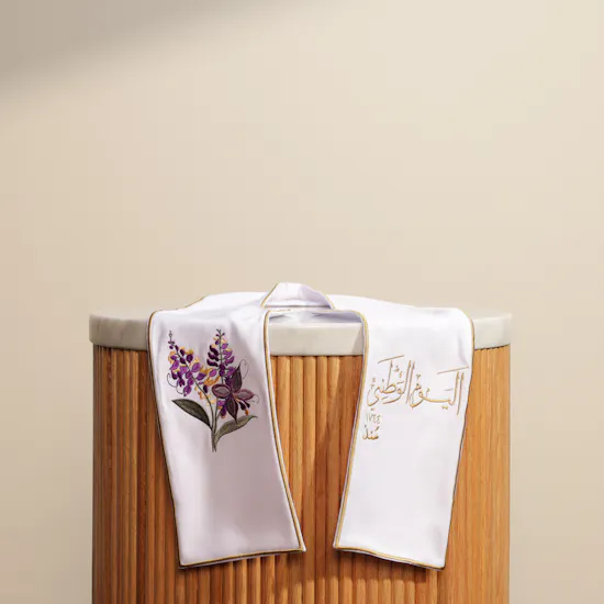Saaf Omani National Day Orchid White Shawl