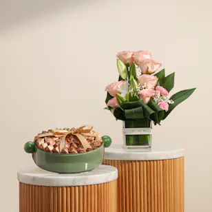 Levo Crepe Dentelle Chocolate Green Tray | Delicate Flower Vase