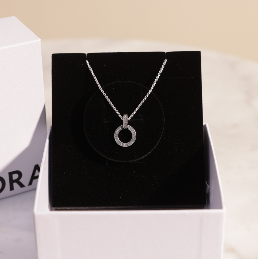 قلادة الدائرة المزدوجة من باندورا