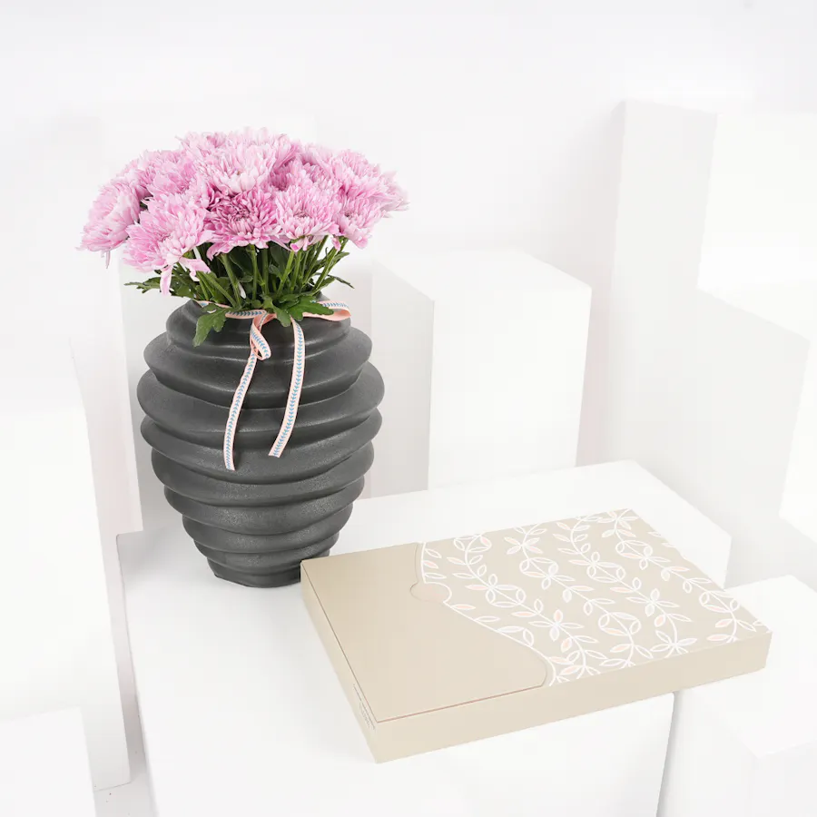 Floward Medium Mixed Chocolate Box | Chrysanthemums 1