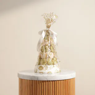 Ladurée Pistachio and Vanilla Macarons Pyramid Ladurée Pistachio and Vanilla Macarons Pyramid