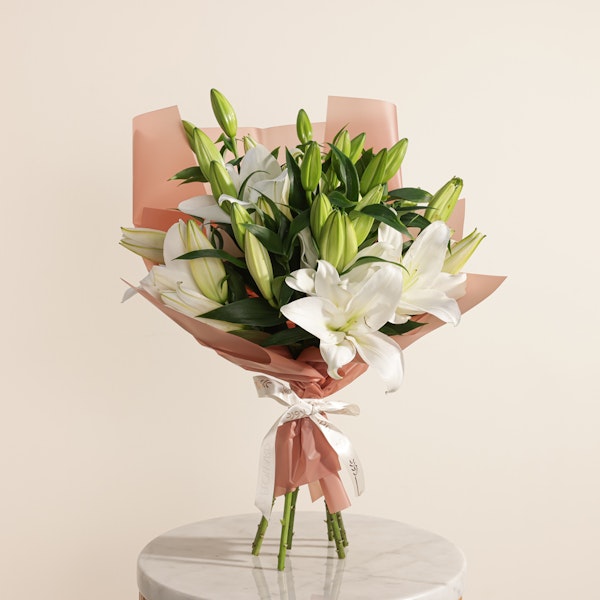 Ethereal White Lily Elegance Bouquet | 8 Flowers