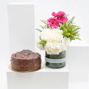 Sucre De Nada Chocolate Fudge Cake | Blush Blossoms
