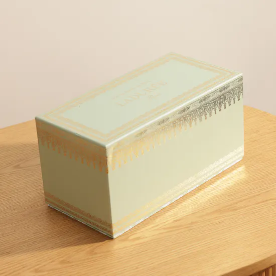 Ladurée Podium Macaron & Eugénie Box