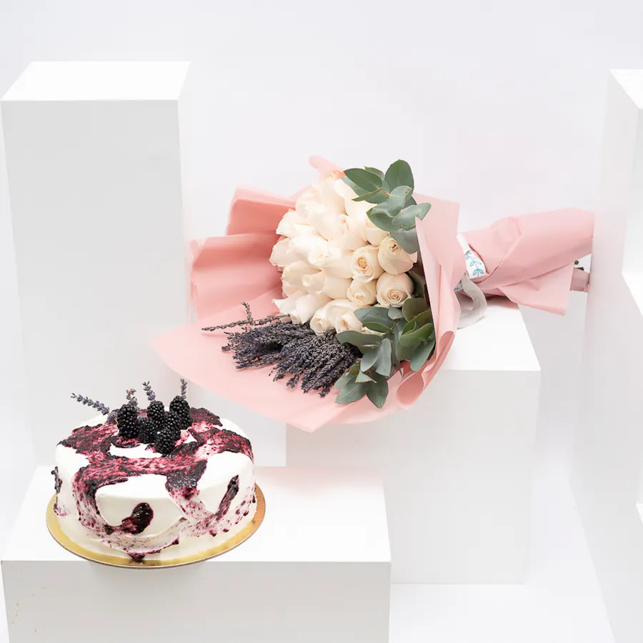 Sucre de Nada Blackberry and Lavender Cake | Delicate Blooms 1