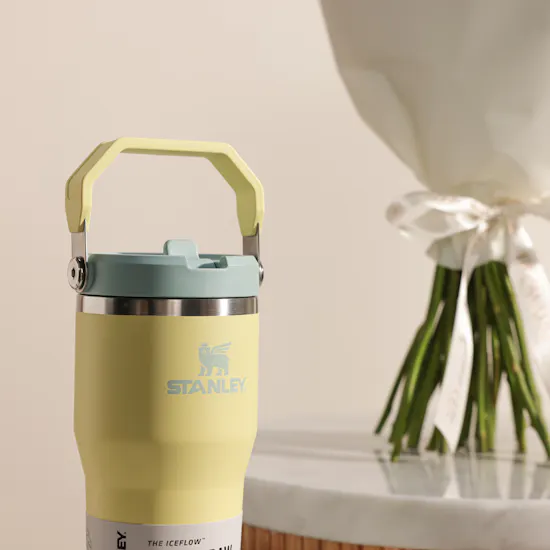 Stanley Classic IceFlow™ Flip Straw Grapefruit Tumbler | Stunning Bouquet