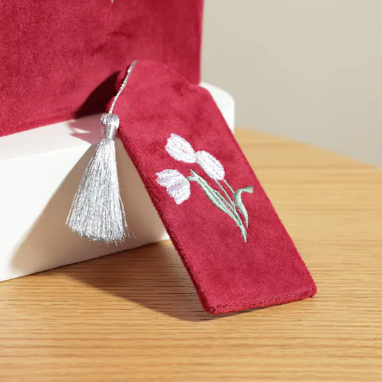 Glossy Touch Red Tulip Prayer Set