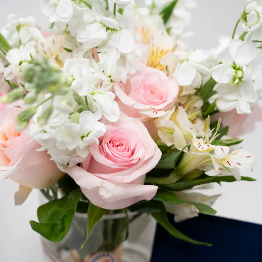 Godiva Mini Royal Chocolate Box | Soft Dreams Vase 5