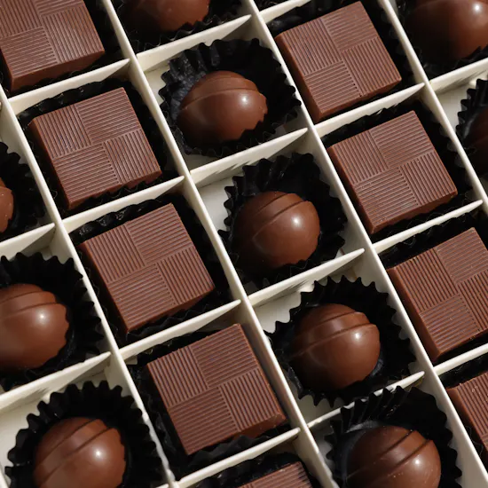Floward Signature Medium Chocolate Box