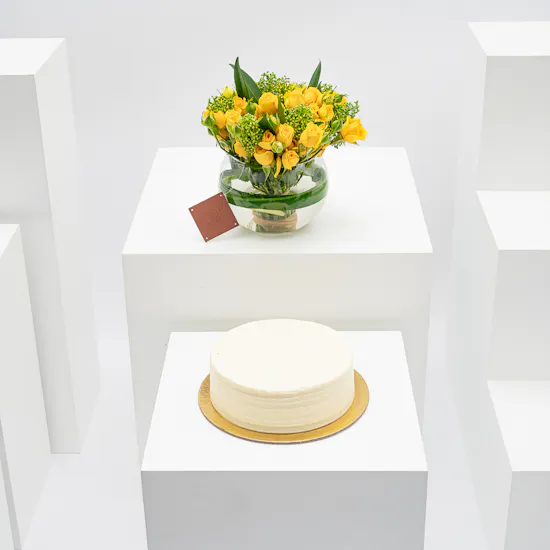 Munch Bakery Vanilla Cake | Yellow Baby Roses