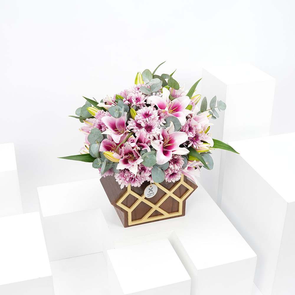 مزهرية خشب بالمرسم الإسلامي | الزهور الوردية