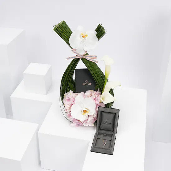 LUSTRO Jewelry with Delicate Florals