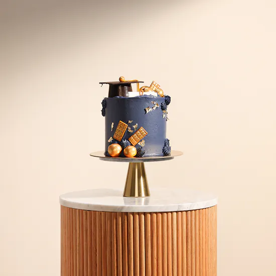 Floward Graduation Cake