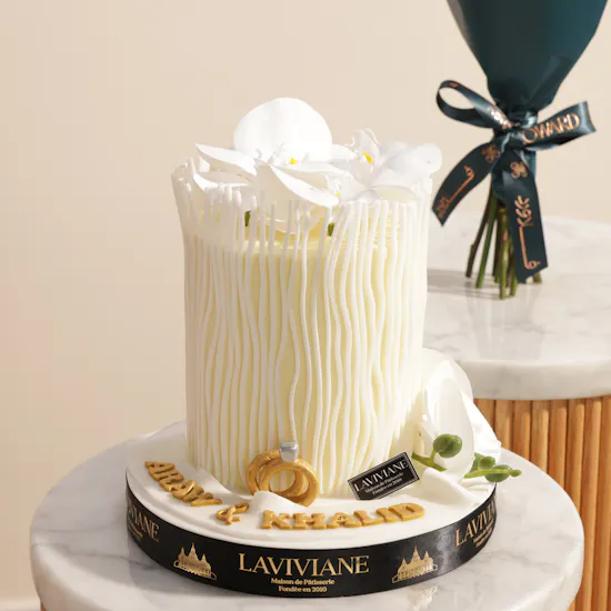 Laviviane Personalized Engagement or Wedding Cake | Lovely Flower Bouquet
