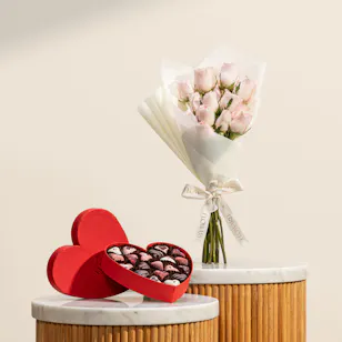  Fleur Red Heart Chocolate Box | Romantic Flowers Bouquet