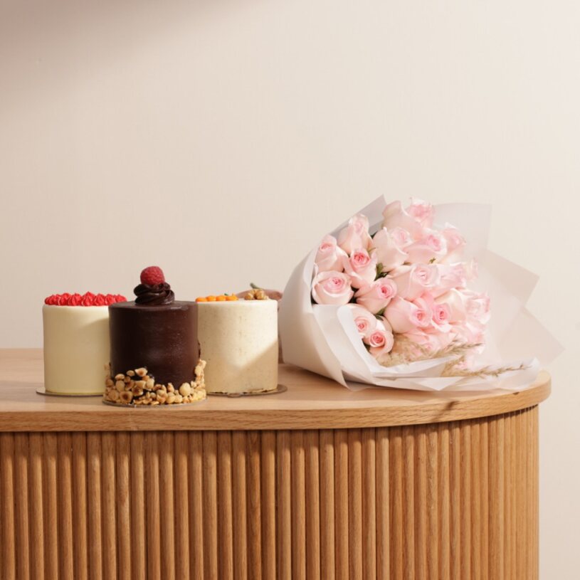  كيك ثلاثي من روز رِبِـن | جوري وردي