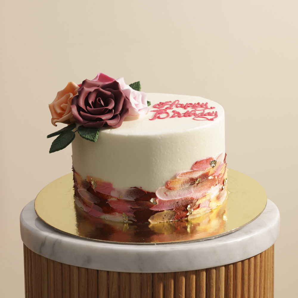 كيك يوم ميلاد سعيد للبنات من هلن بيكري