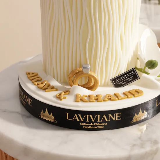 Laviviane Personalized Engagement or Wedding Cake | Lovely Flower Bouquet