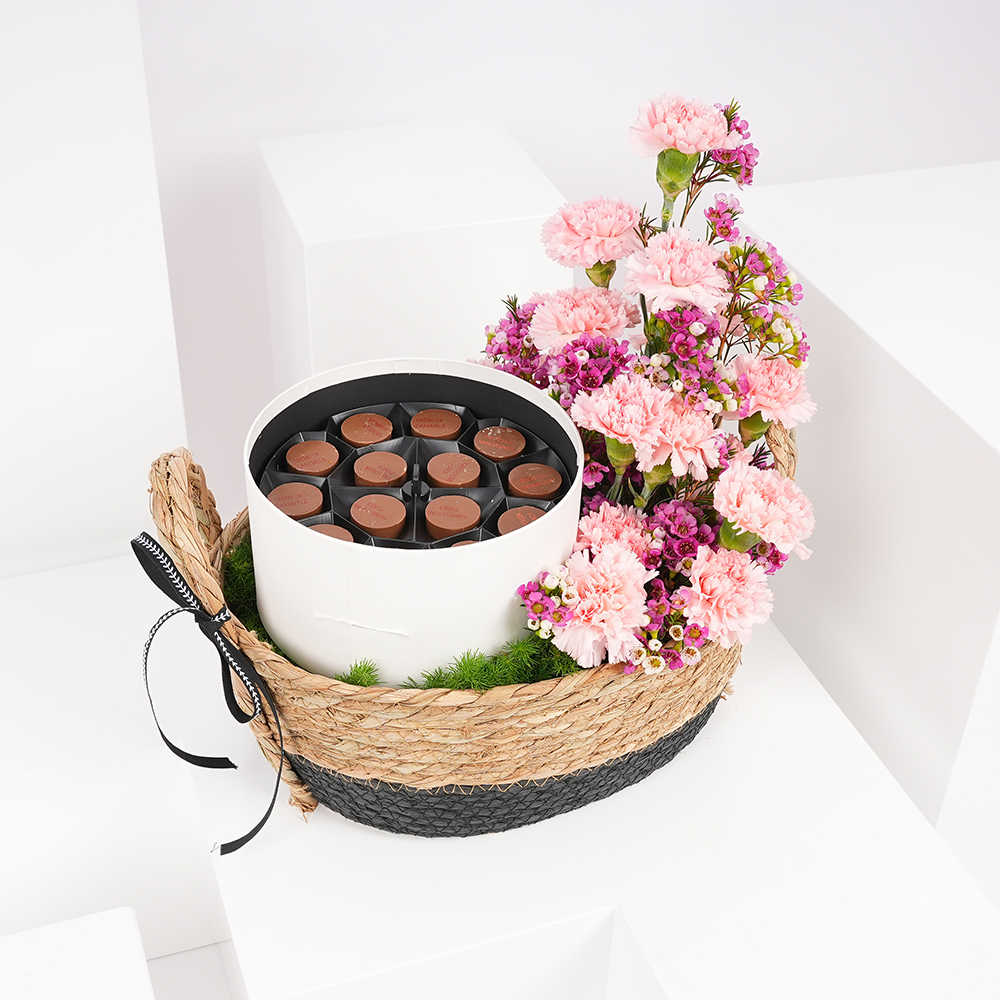 علبة شوكولاتة هنوفيرين متنوعة | كارنيشن وردي