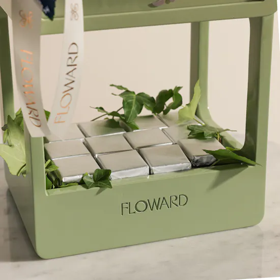 Floward Chocolate and Flowers Stand for Dad
