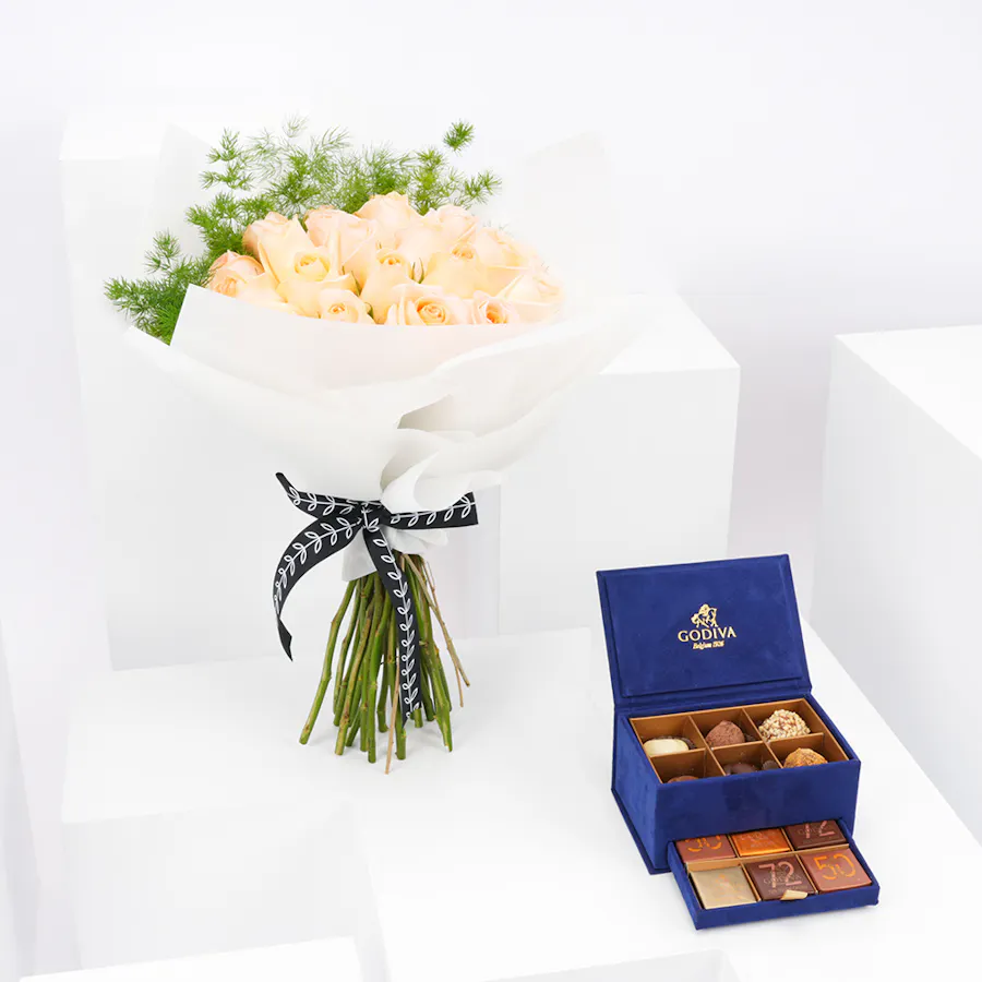 Godiva Navy Blue Royal Box | Roses 3