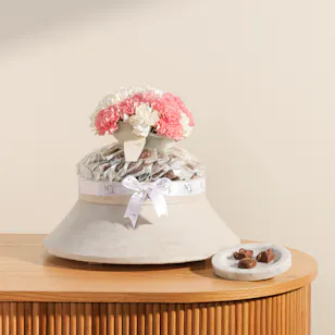 Nor Noyau Velvet Round Chocolate Tray | Elegant Flowers Nor Noyau Velvet Round Chocolate Tray | Elegant Flowers
