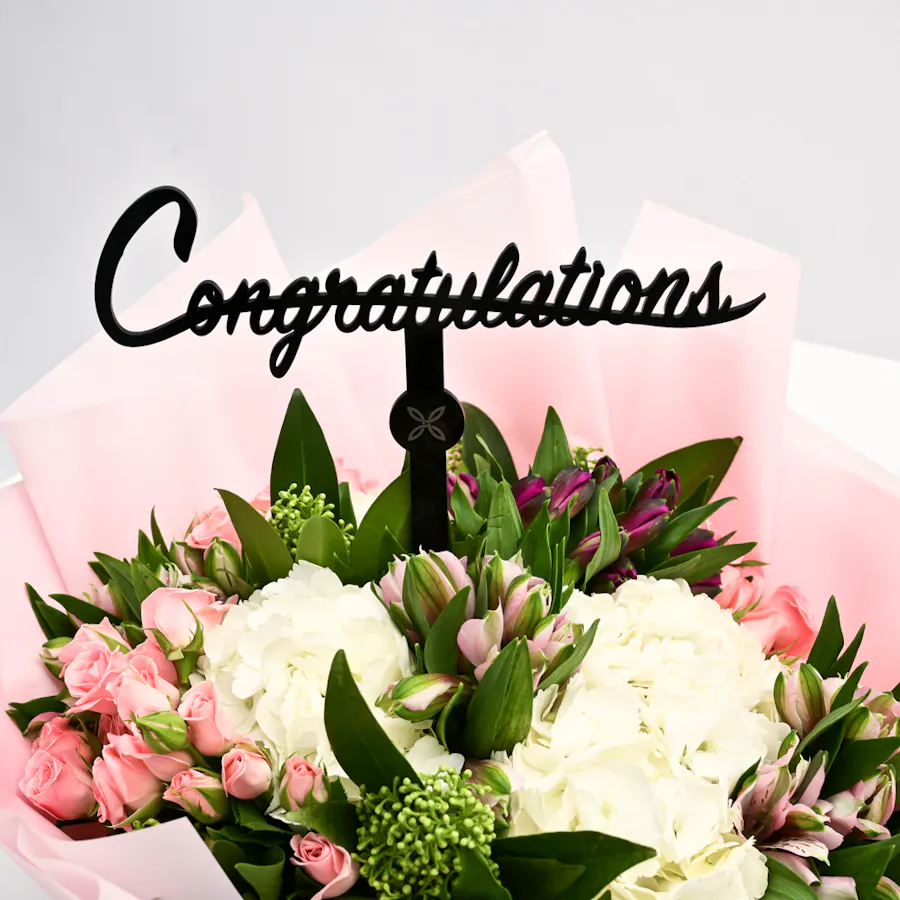 graduation hand bouquet with Levo chocolate  3