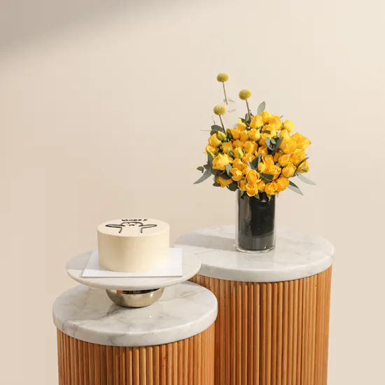 Floward Hugs Small Cake | Stunning Flowers Vase