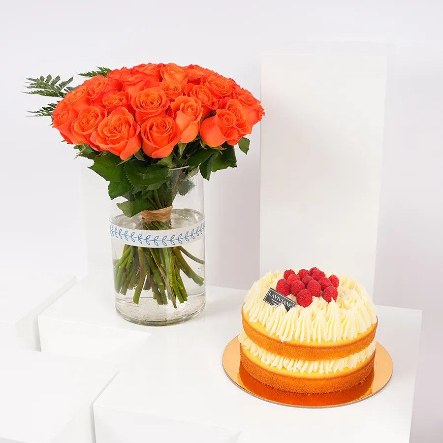 Laviviane Medium Size Lemon Cake | Roses Vase 6