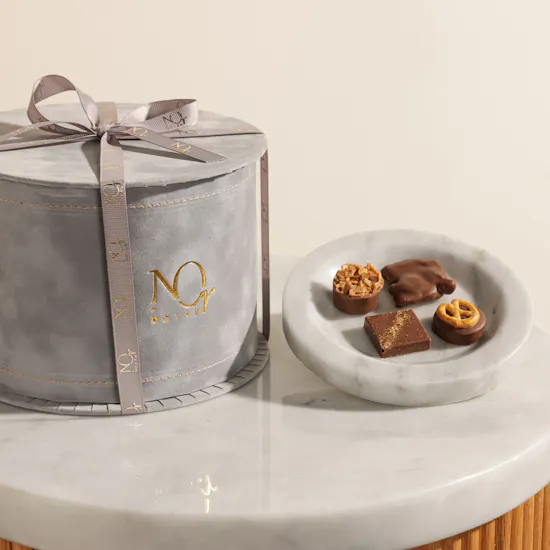Nor Noyau Medium Round Grey Velvet Chocolate Box