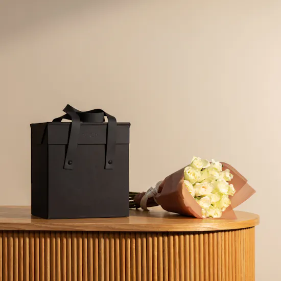 Atom Nespresso Premium Package | Endless Purity Roses Bouquet