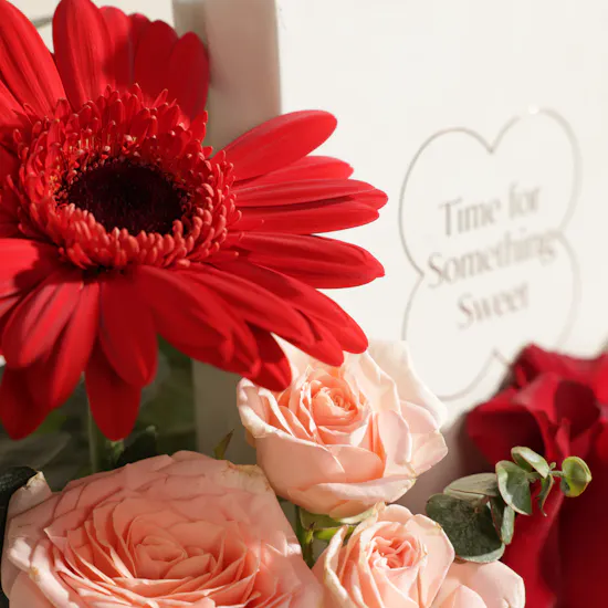 Warm Details Flower Bag with Dry Stuffed Fruits and Stuffed Date Box