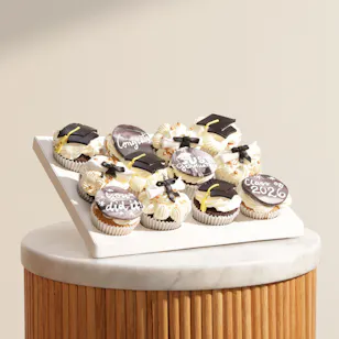 Floward Cap & Diploma Celebration Cupcakes Floward Cap & Diploma Celebration Cupcakes